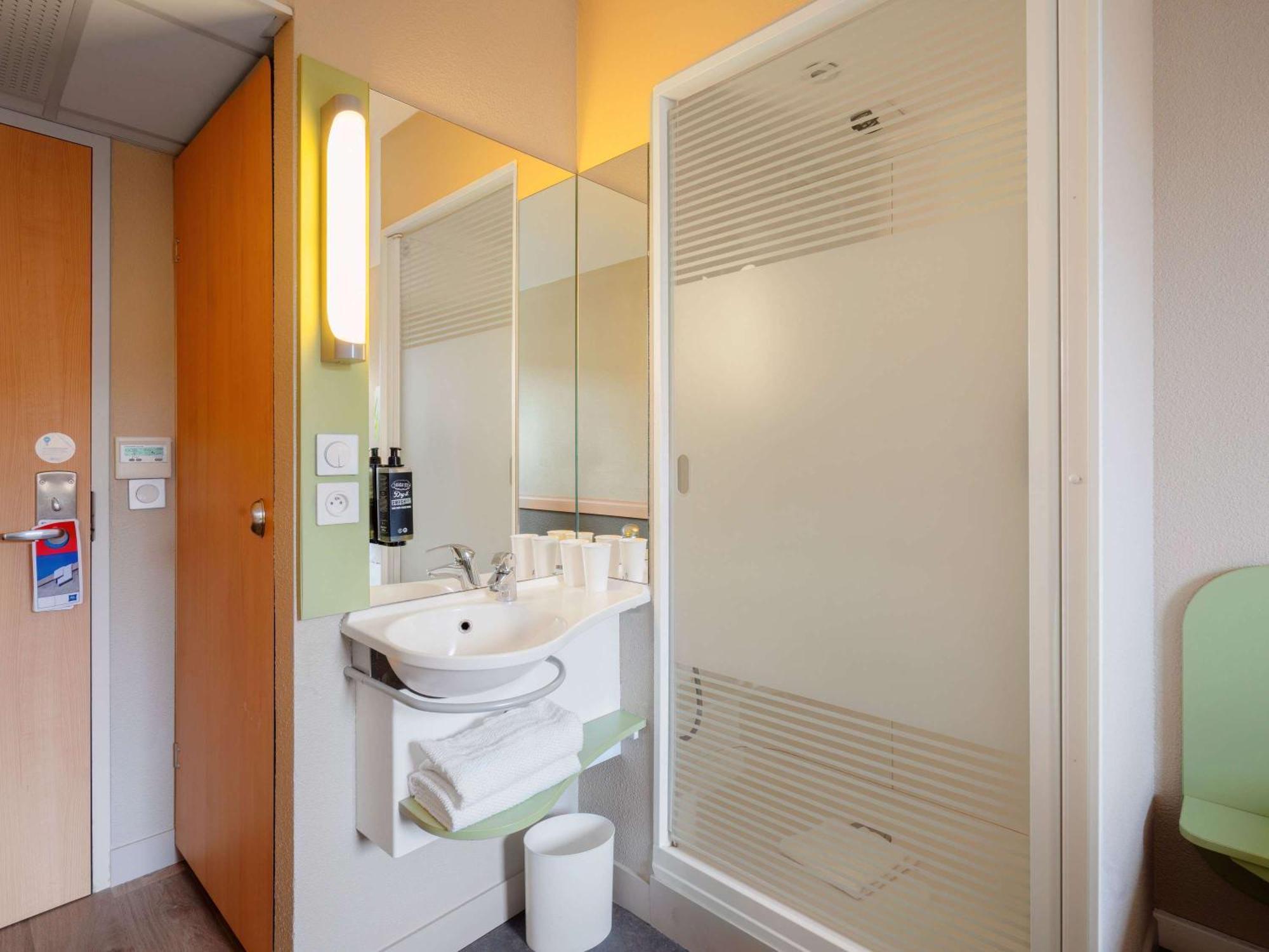 Ibis Budget Manosque Cadarache Ngoại thất bức ảnh